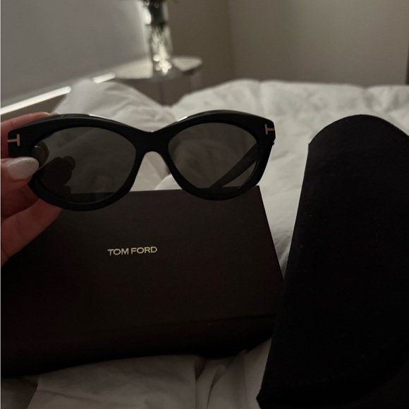TOM FORD
Toni 55mm Polarized
Oval Sunglasses - Picture 8 of 13